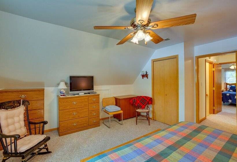 Lakefront Cadillac Retreat W/ Sauna + Boating!