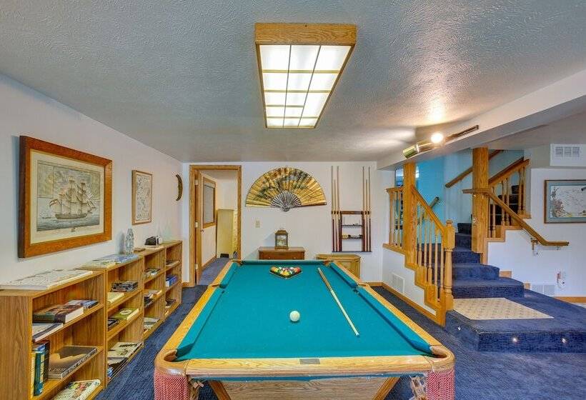 Lakefront Cadillac Retreat W/ Sauna + Boating!