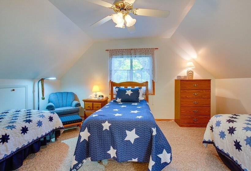 Lakefront Cadillac Retreat W/ Sauna + Boating!