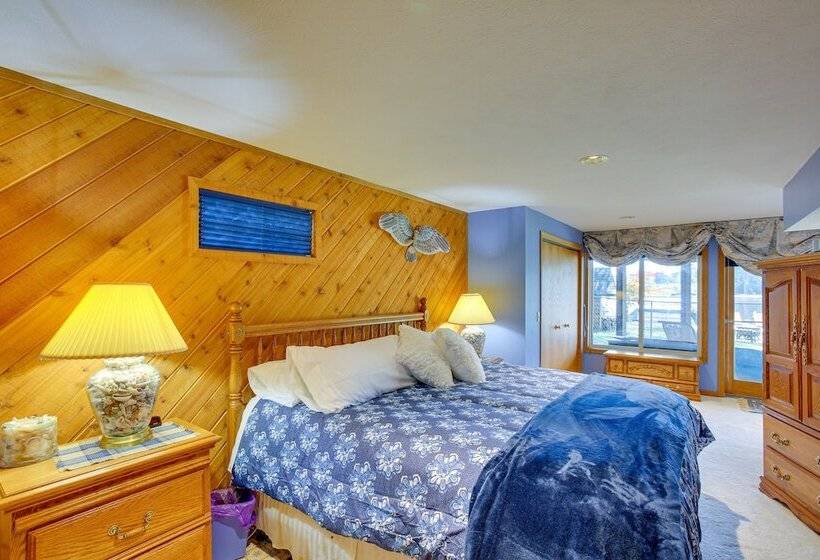 Lakefront Cadillac Retreat W/ Sauna + Boating!