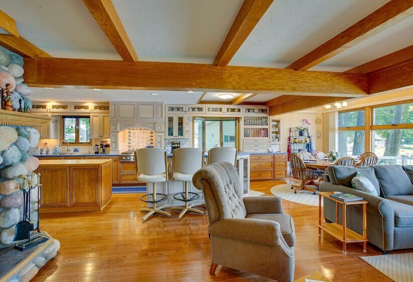 Lakefront Cadillac Retreat W/ Sauna + Boating!