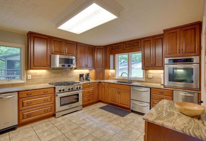 Lakefront Cadiz Home W/ Hot Tub!