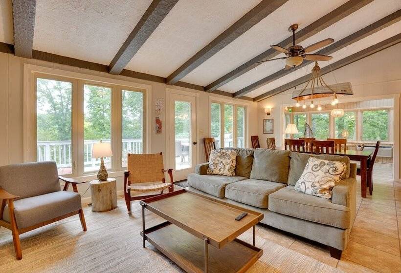 Lakefront Cadiz Home W/ Hot Tub!