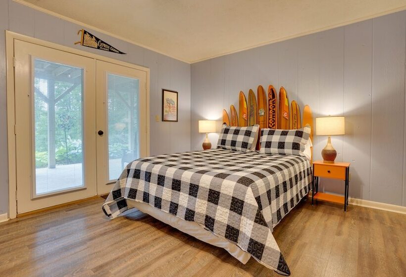 Lakefront Cadiz Home W/ Hot Tub!