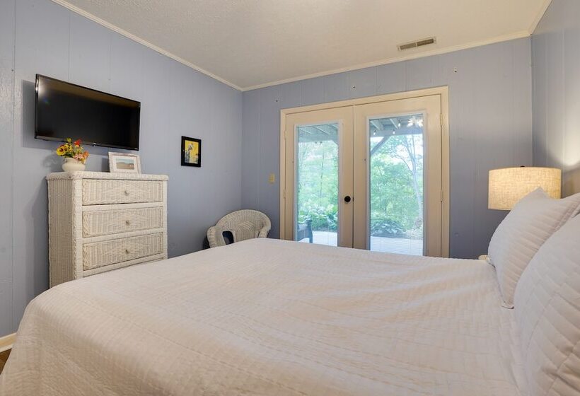 Lakefront Cadiz Home W/ Hot Tub!