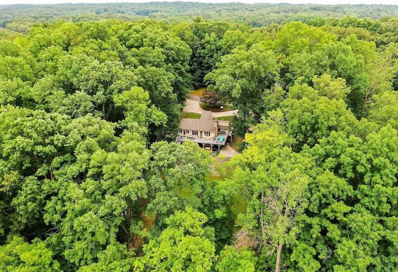 Lakefront Cadiz Home W/ Hot Tub!