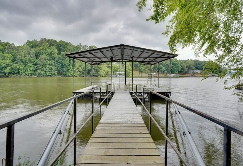 Lakefront Cadiz Home W/ Hot Tub!