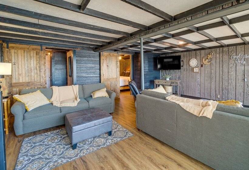 Lakefront Grove Retreat: Private Boat Slip & Dock!