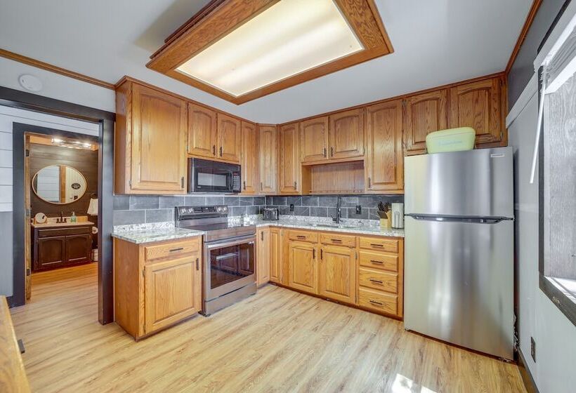 Lakefront Grove Retreat: Private Boat Slip & Dock!