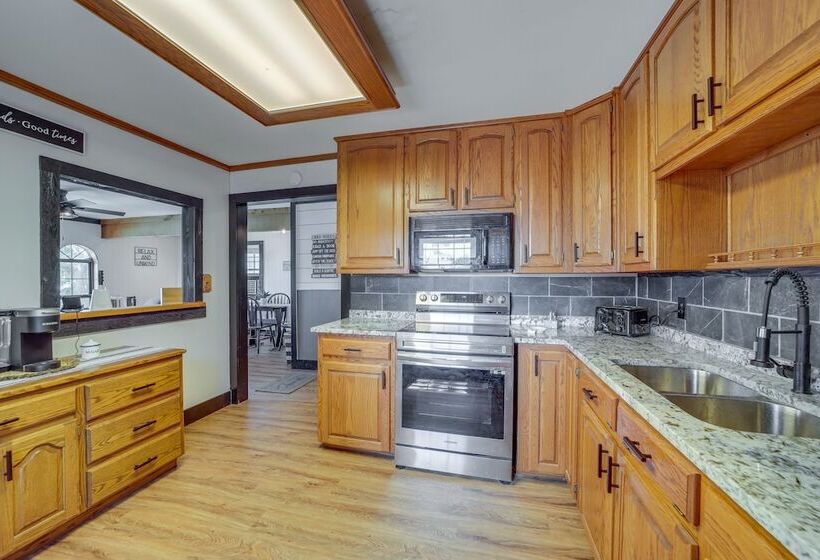 Lakefront Grove Retreat: Private Boat Slip & Dock!