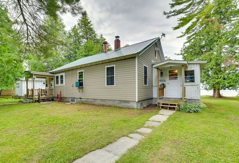 Lakefront Michigan Abode W/ Deck & Fire Pit!