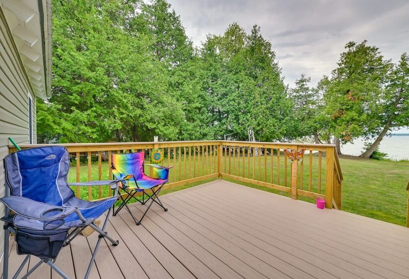 Lakefront Michigan Abode W/ Deck & Fire Pit!