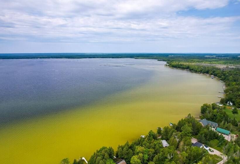 Lakefront Michigan Abode W/ Deck & Fire Pit!