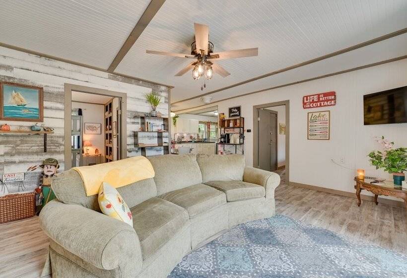 Lakefront Michigan Abode W/ Deck & Fire Pit!