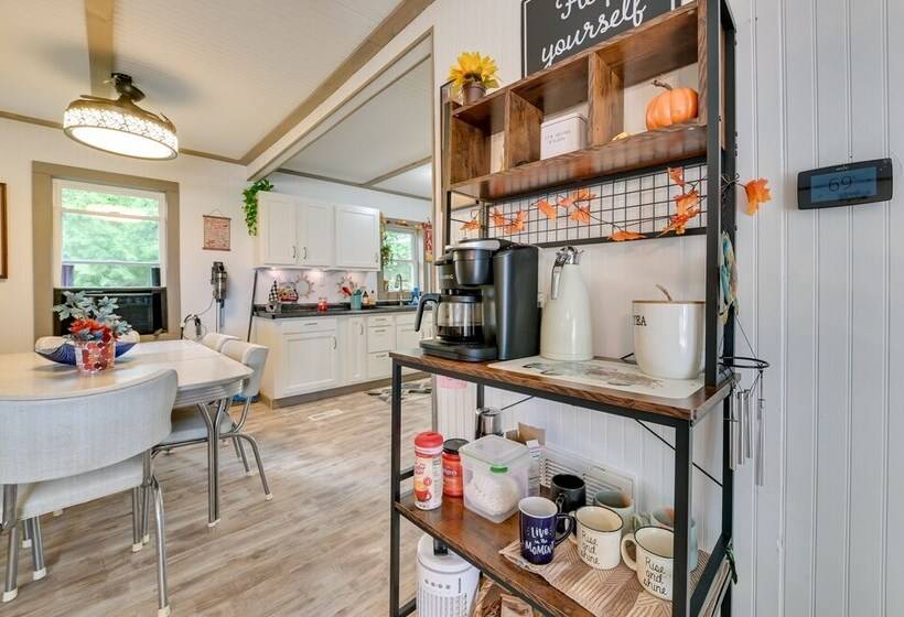 Lakefront Michigan Abode W/ Deck & Fire Pit!