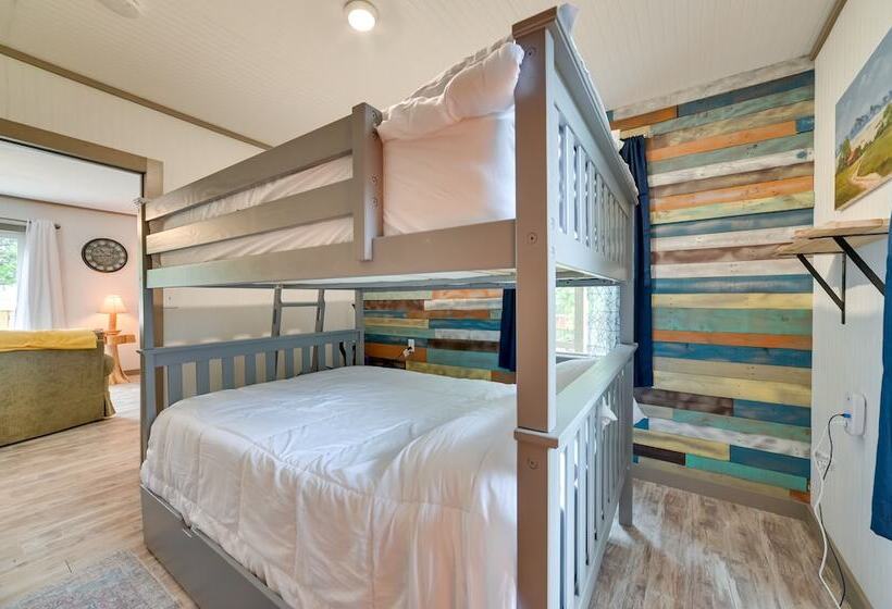 Lakefront Michigan Abode W/ Deck & Fire Pit!