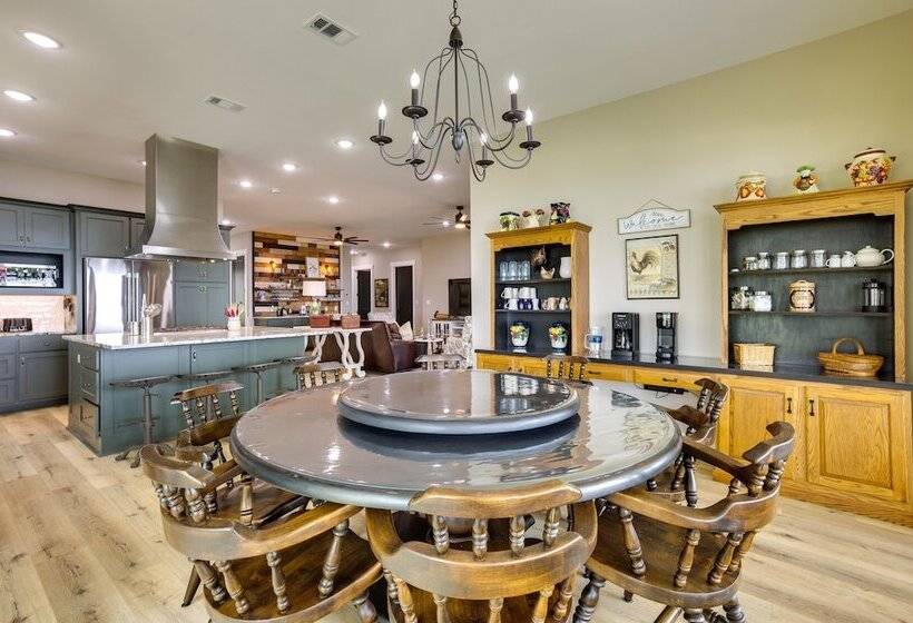 Lakefront Onalaska Home W/ Screened In Porch!