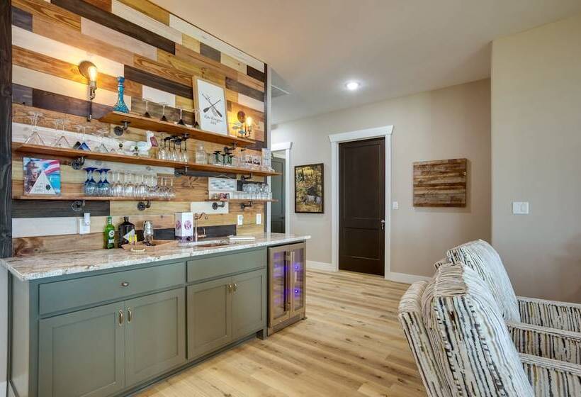 Lakefront Onalaska Home W/ Screened In Porch!