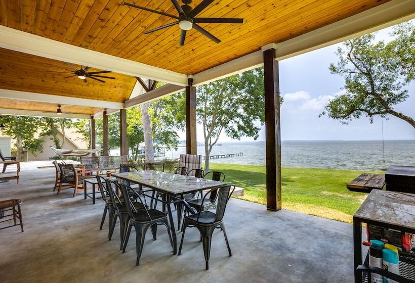 Lakefront Onalaska Home W/ Screened In Porch!