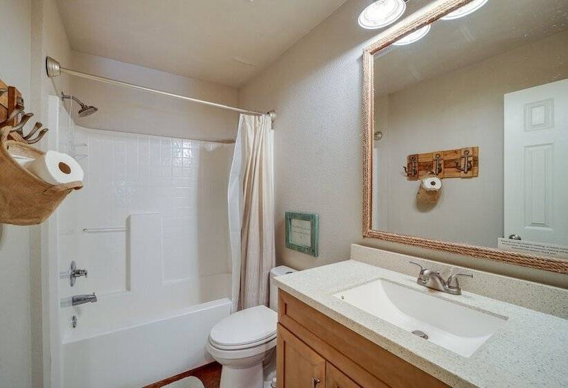 Lakefront Paradise In Eucha: Boat Dock, Fire Pit!