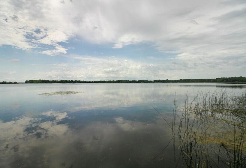 Kayaks & Dock: Lakefront Retreat In Alexandria