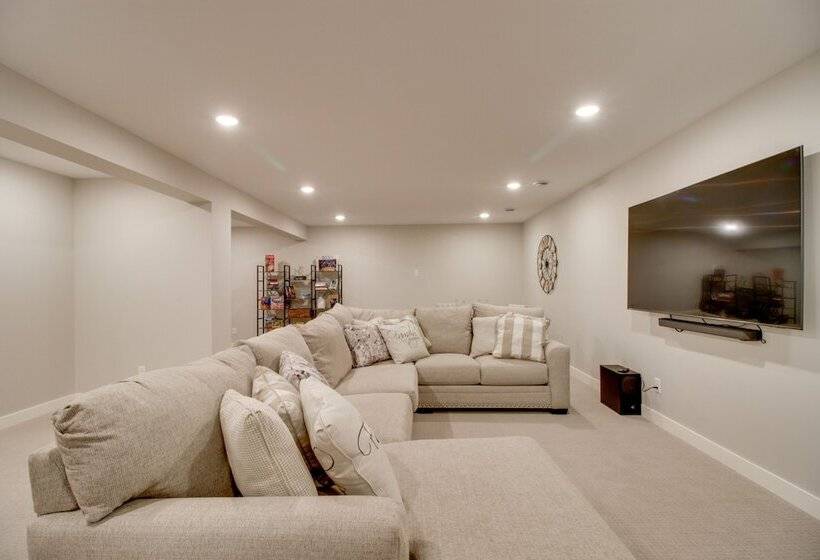 Kayaks & Dock: Lakefront Retreat In Alexandria