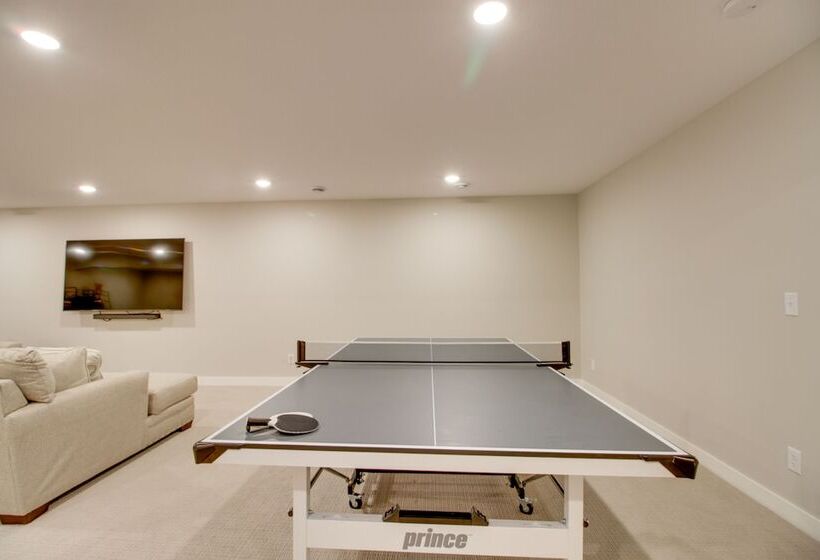 Kayaks & Dock: Lakefront Retreat In Alexandria