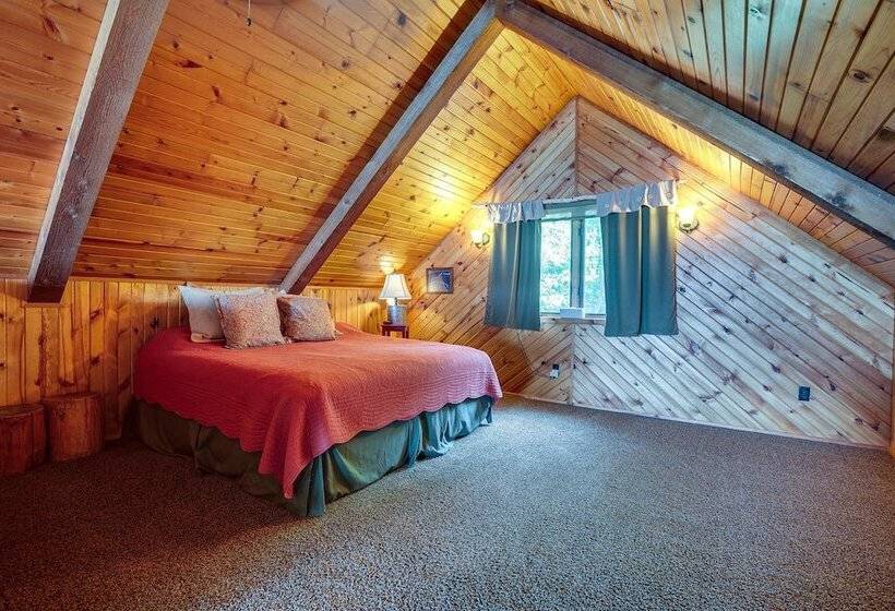 Lakefront Townsend Cabin W/ Fire Pit, Private Dock