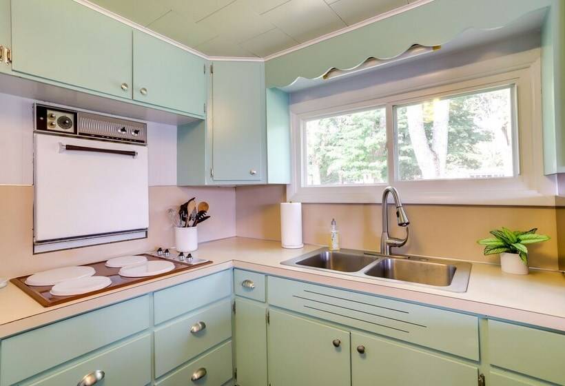 Lakefront Vacation Rental, 13 Mi To South Haven!