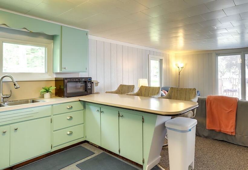 Lakefront Vacation Rental, 13 Mi To South Haven!