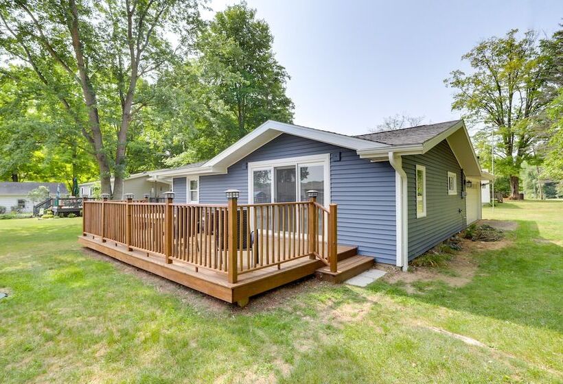 Lakefront Vacation Rental, 13 Mi To South Haven!