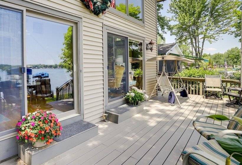 Lakefront Vandalia Home W/ Boat Dock & Gas Grill!