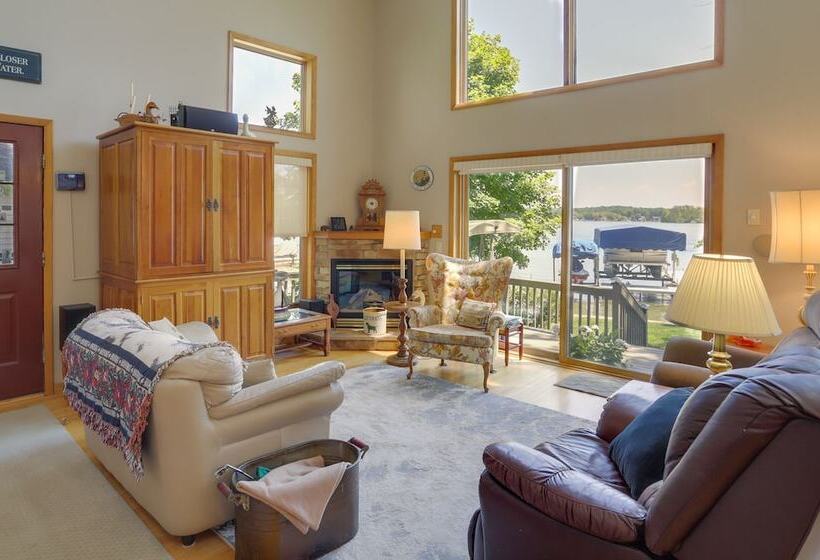 Lakefront Vandalia Home W/ Boat Dock & Gas Grill!