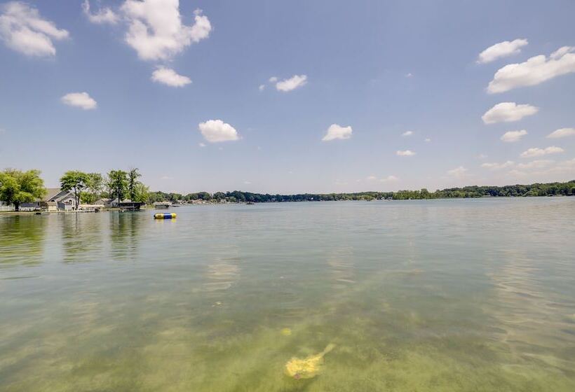 Lakefront Vandalia Home W/ Boat Dock & Gas Grill!