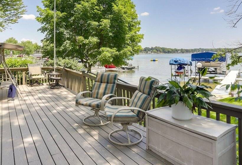 Lakefront Vandalia Home W/ Boat Dock & Gas Grill!