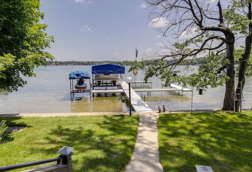 Lakefront Vandalia Home W/ Boat Dock & Gas Grill!