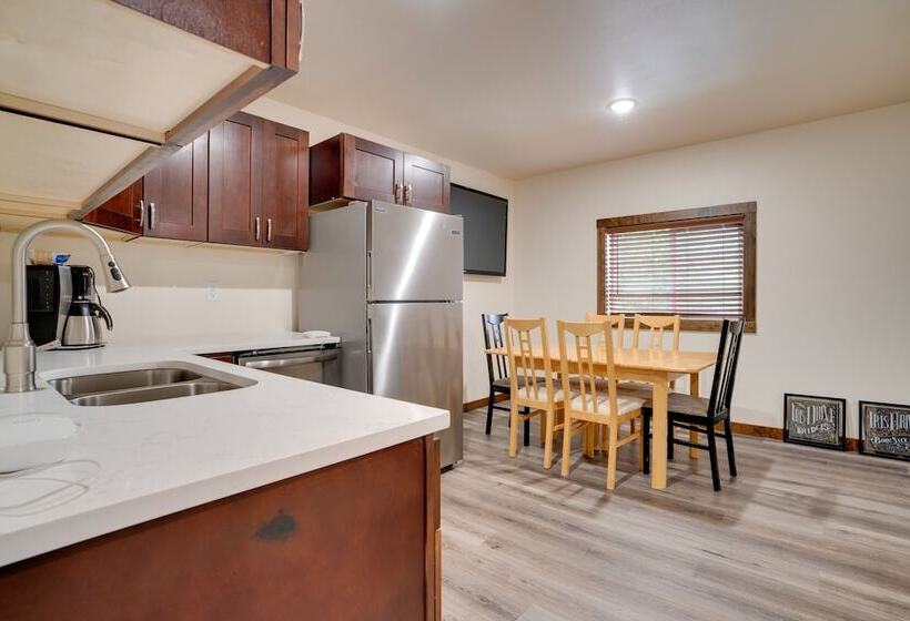 Lakefront Washington Home W/ Private Pool & Sauna