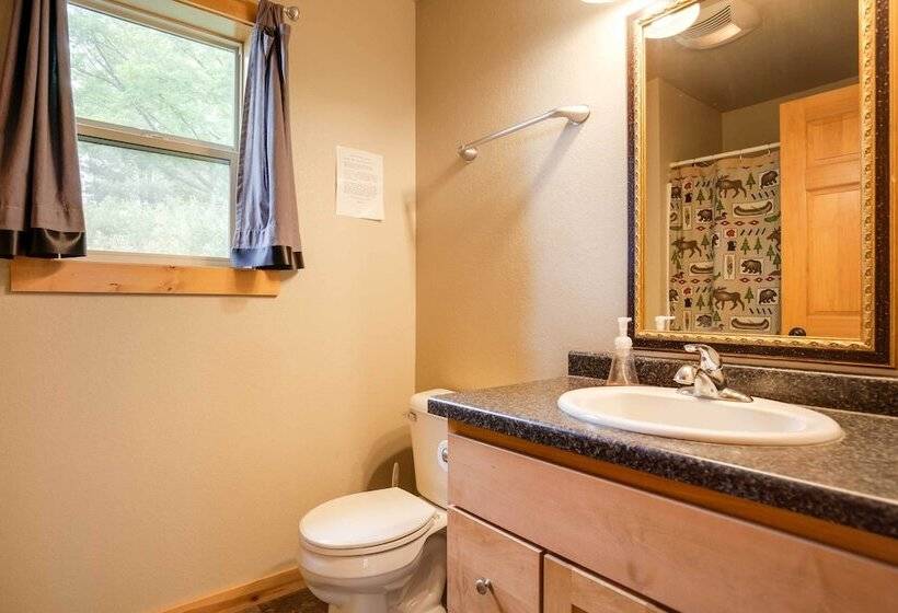 Lakefront Wisconsin Cabin: Dock, Walk To Beach!