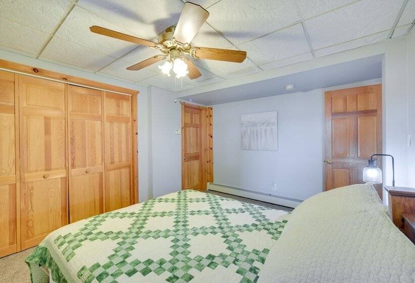 Lakefront Wisconsin Home   Deck, Fire Pit & Kayaks