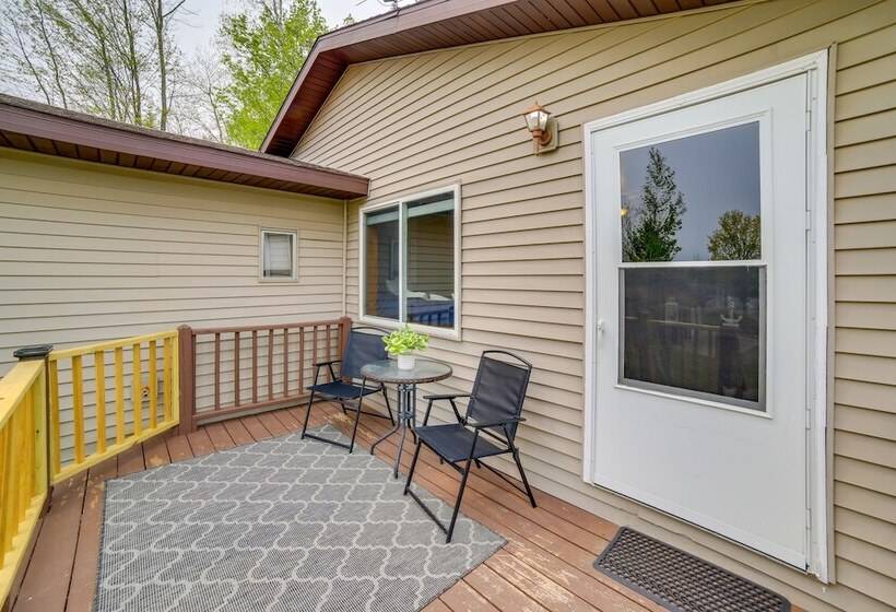 Lakefront Wisconsin Home W/ Boat Dock & Fire Pit!