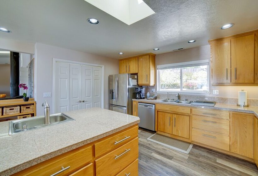 Lakeport Home W/ Stunning Lake & Mountain Views