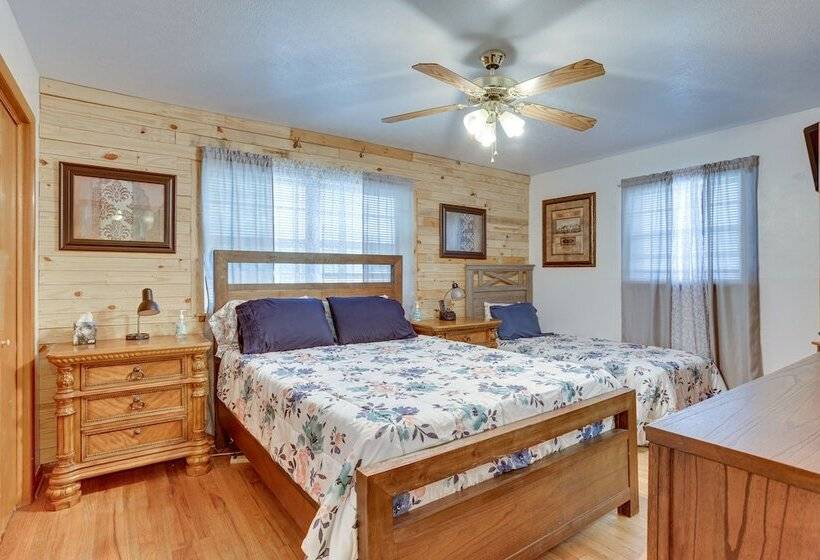 Lawton Home W/ Deck, Near Casinos + Museums!