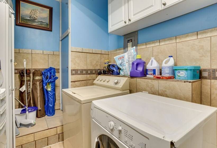 Lawton Home W/ Deck, Near Casinos + Museums!