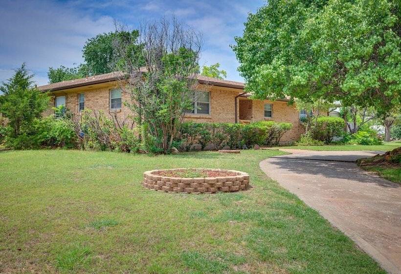 Lawton Home W/ Deck, Near Casinos + Museums!