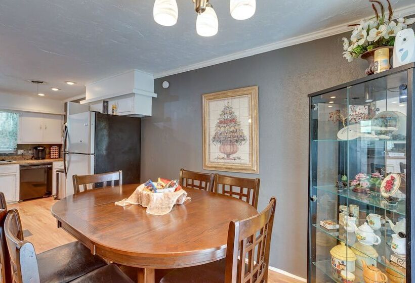 Lawton Home W/ Deck, Near Casinos + Museums!