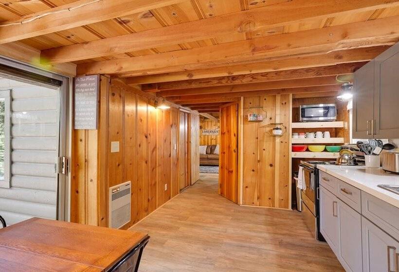 15 Mi To Ski Resort: Cozy Cabin Near Long Barn!