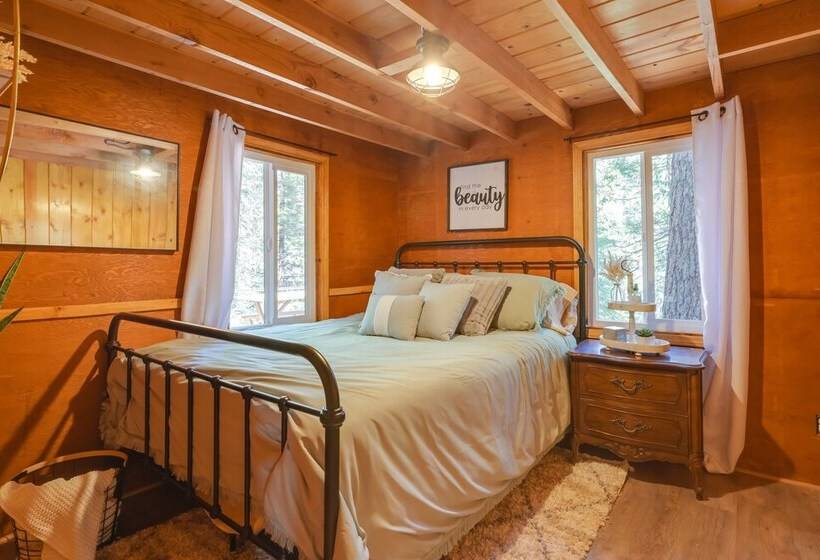 15 Mi To Ski Resort: Cozy Cabin Near Long Barn!
