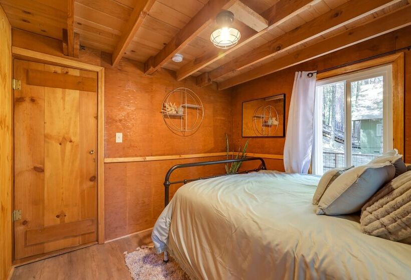 15 Mi To Ski Resort: Cozy Cabin Near Long Barn!