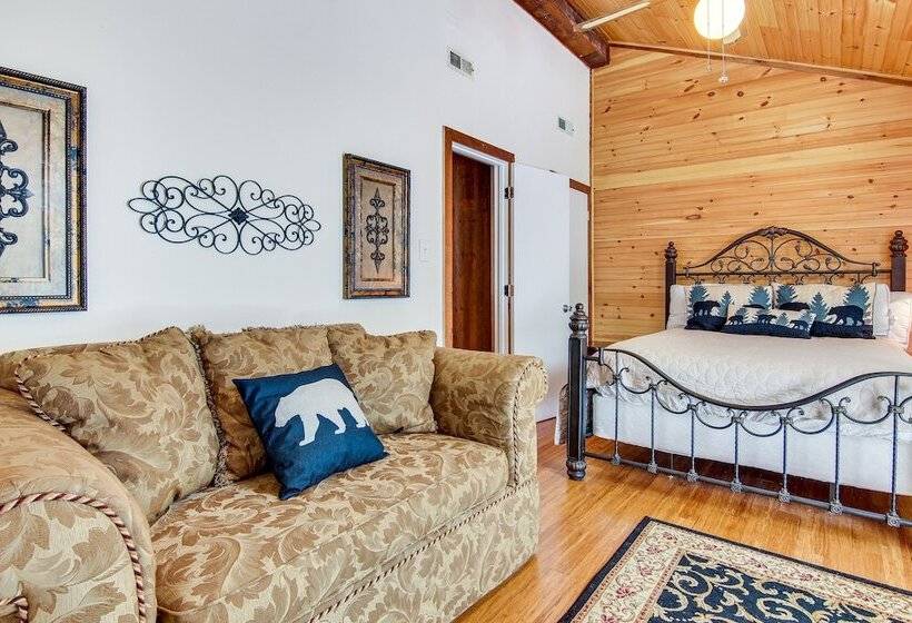 Hot Tub & Boat Dock: Lovely Lake Lure Retreat