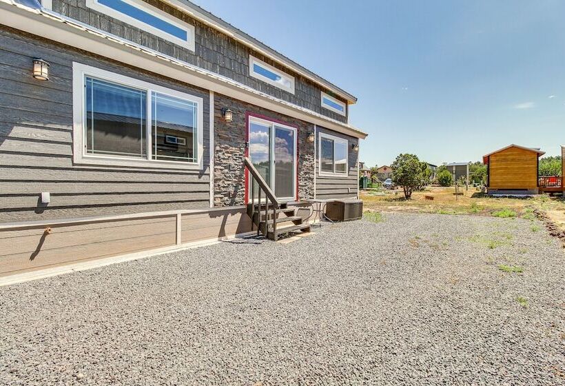 2 Mi To Rainbow Lake: Lovely Lakeside Tiny Home